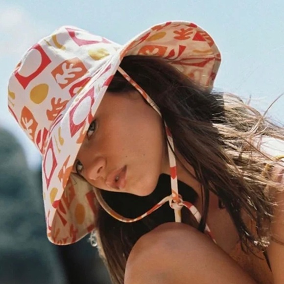 Lack of Color NWT Holiday Bucket Hat in Formes Sun Print - Picture 2 of 9